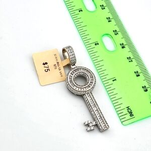 925 Silver Key pendent with cubic zarconia
